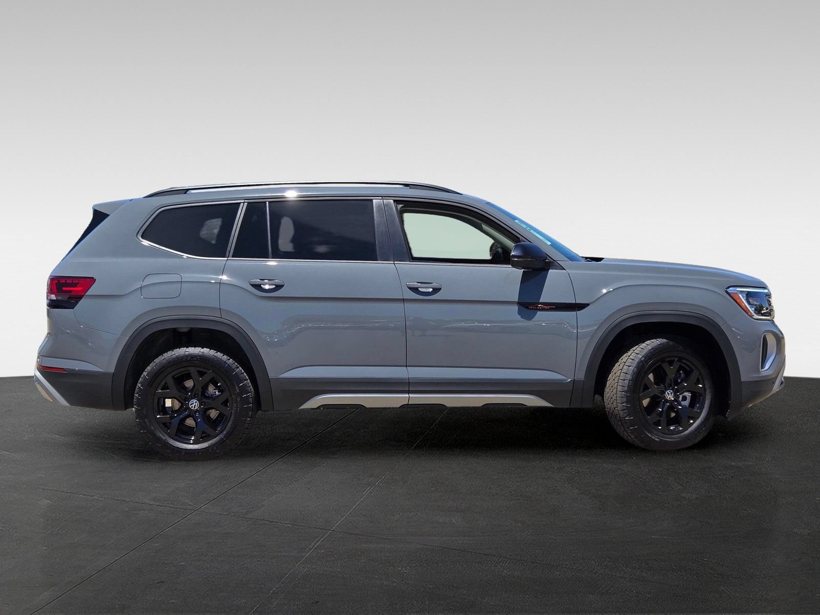 New 2026 Volkswagen Atlas Peak Edition AWD/4WD image 3