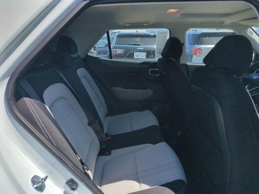 Used 2025 Hyundai Venue SEL FWD image 28