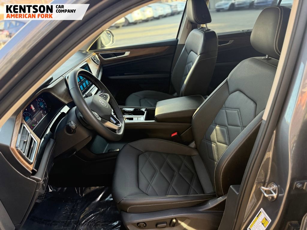 Used 2025 Volkswagen Atlas SE image 29