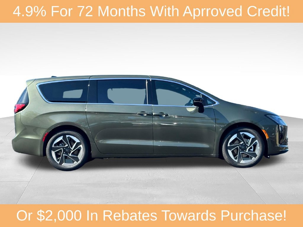 New 2027 Chrysler Pacifica Limited FWD image 8