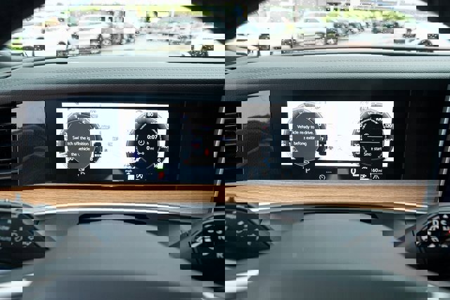 New 2026 Volkswagen Tiguan SEL R-Line image 18