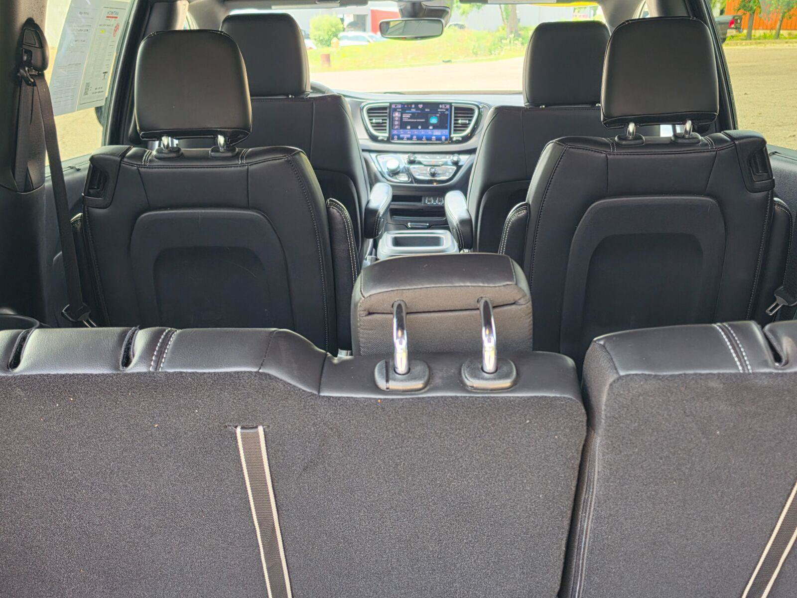 Used 2025 Chrysler Pacifica Select FWD image 15