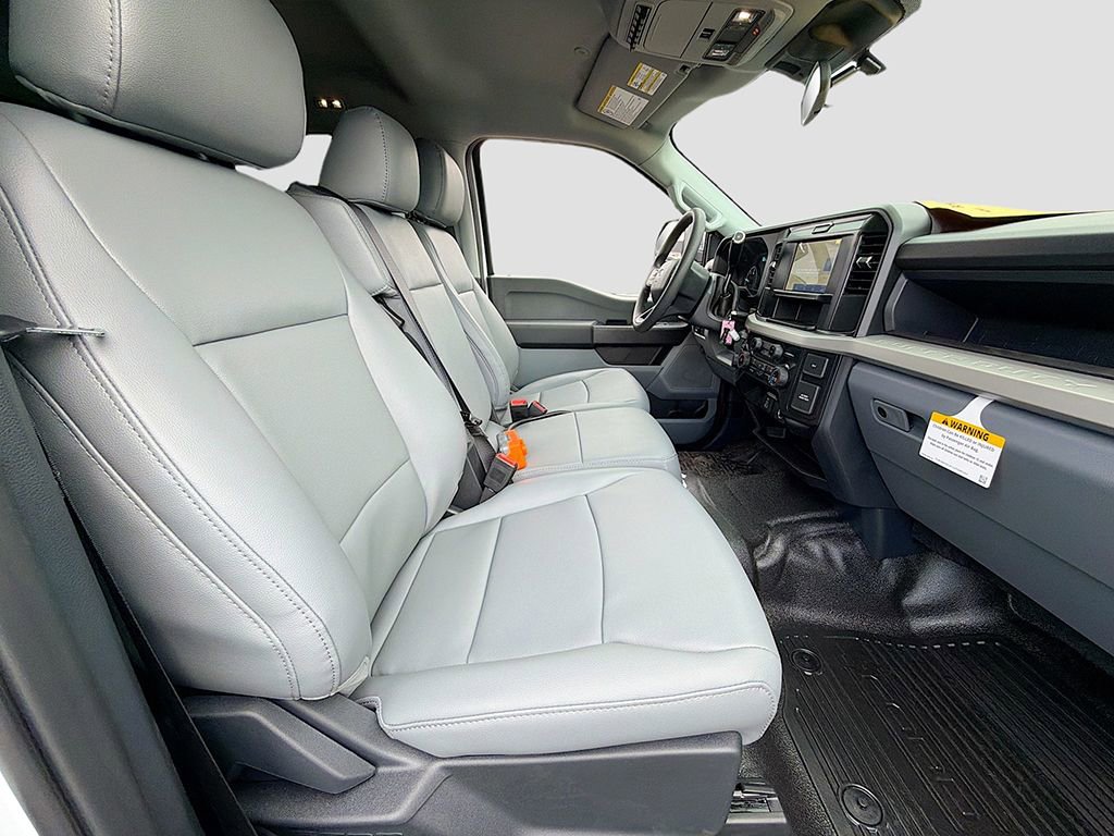New 2026 Ford F550 4x4 Crew Cab image 17