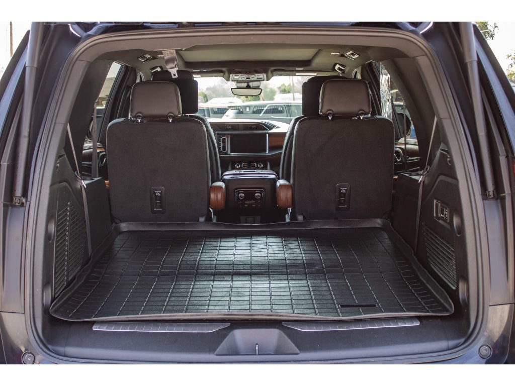 Used 2023 GMC Yukon Denali Ultimate AWD/4WD image 13