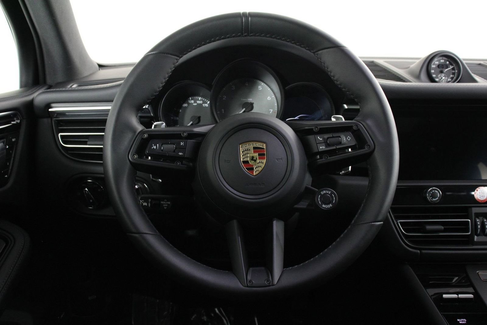 Certified 2025 Porsche Macan S image 12