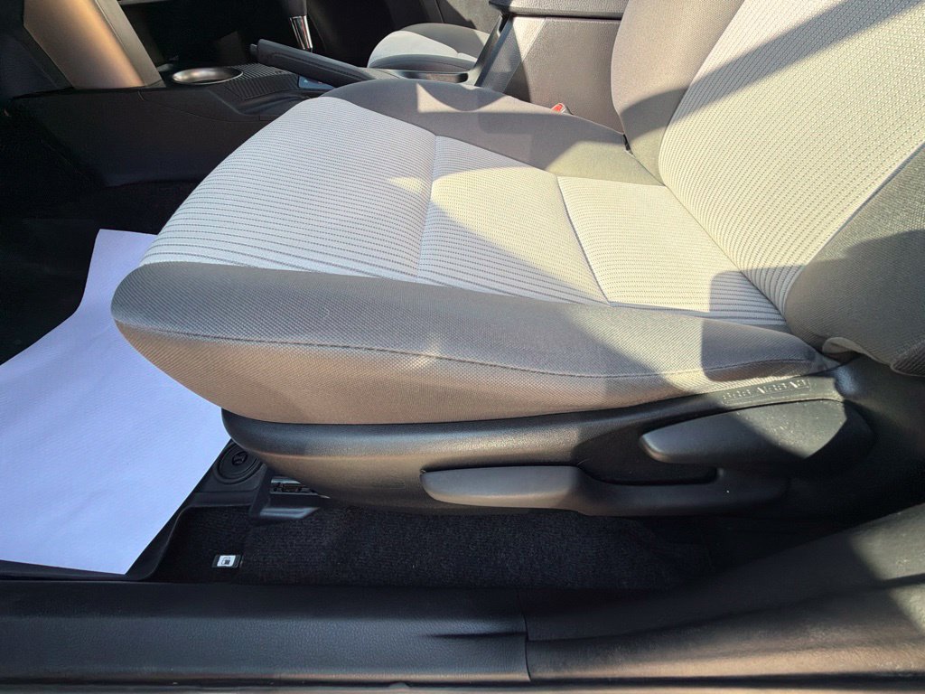 Used 2015 Toyota RAV4 LE AWD/4WD image 10