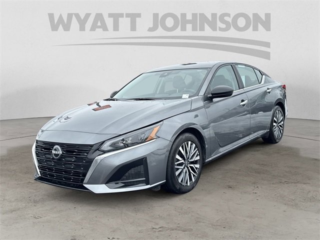 Used 2025 Nissan Altima 2.5 SV