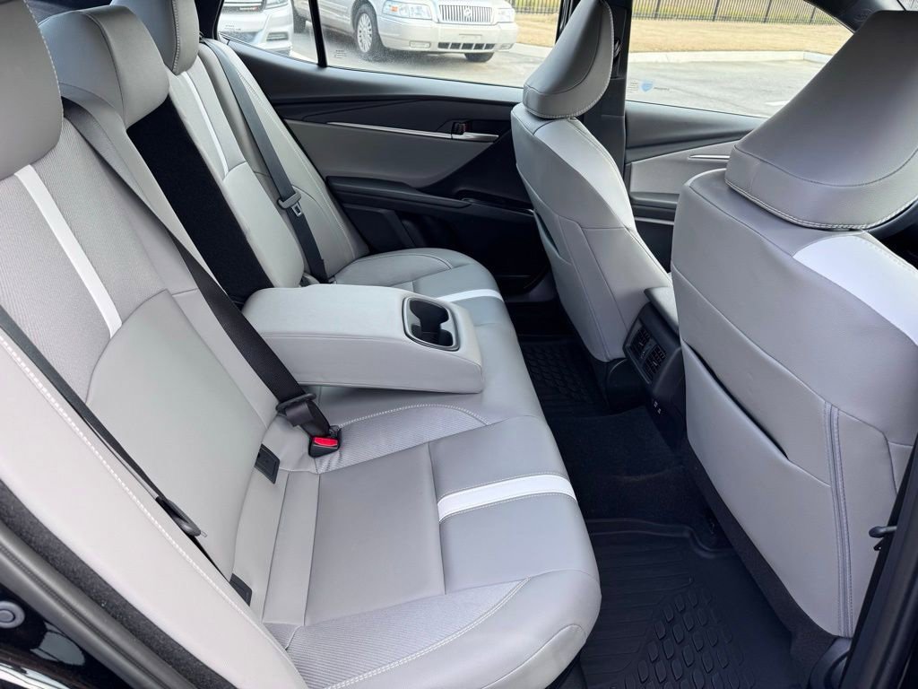 Used 2025 Toyota Camry SE FWD image 25