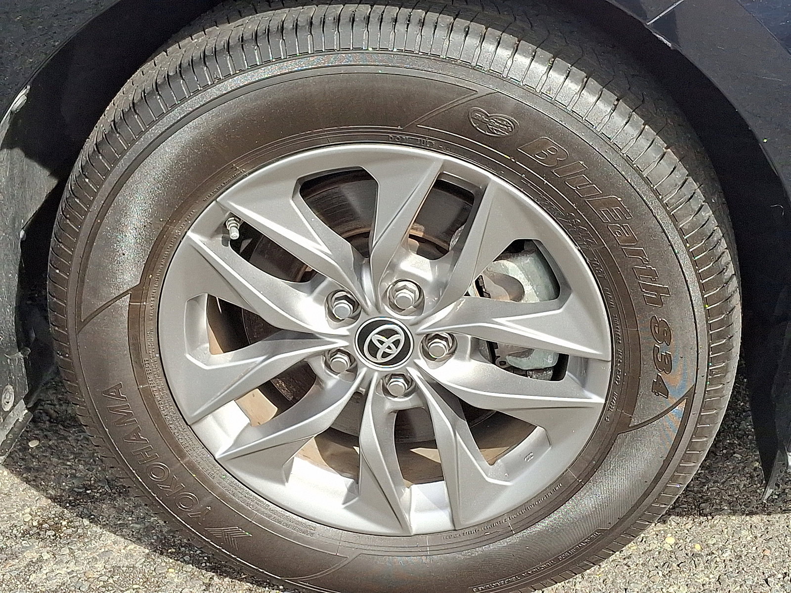 Used 2024 Toyota Sienna XLE image 9