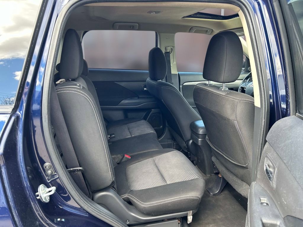 Used 2016 Mitsubishi Outlander AWD image 17