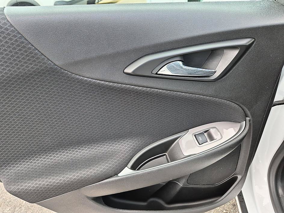 Used 2024 Chevrolet Malibu LT FWD image 25