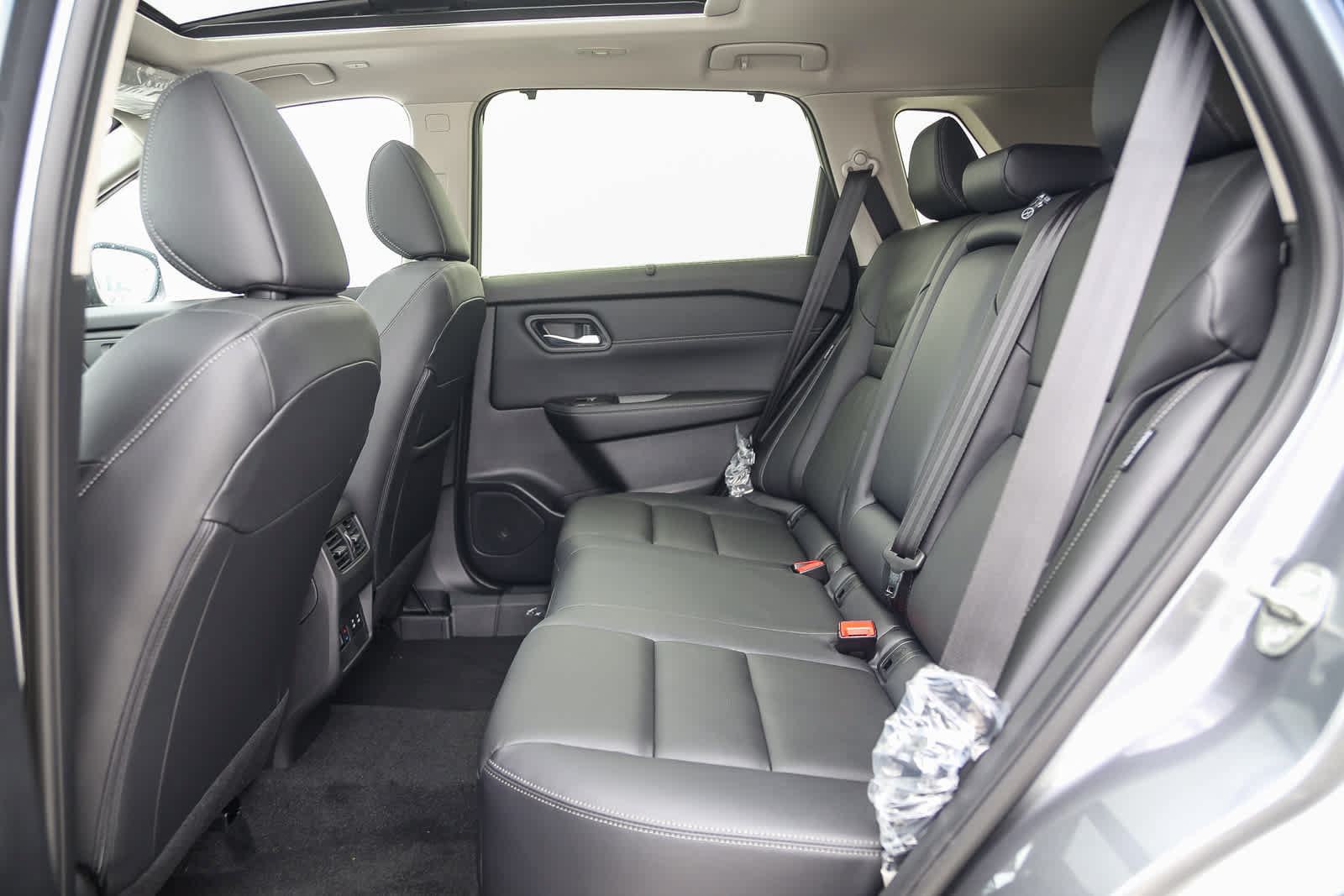 New 2025 Nissan Rogue SL w/ SL Premium Package FWD image 17