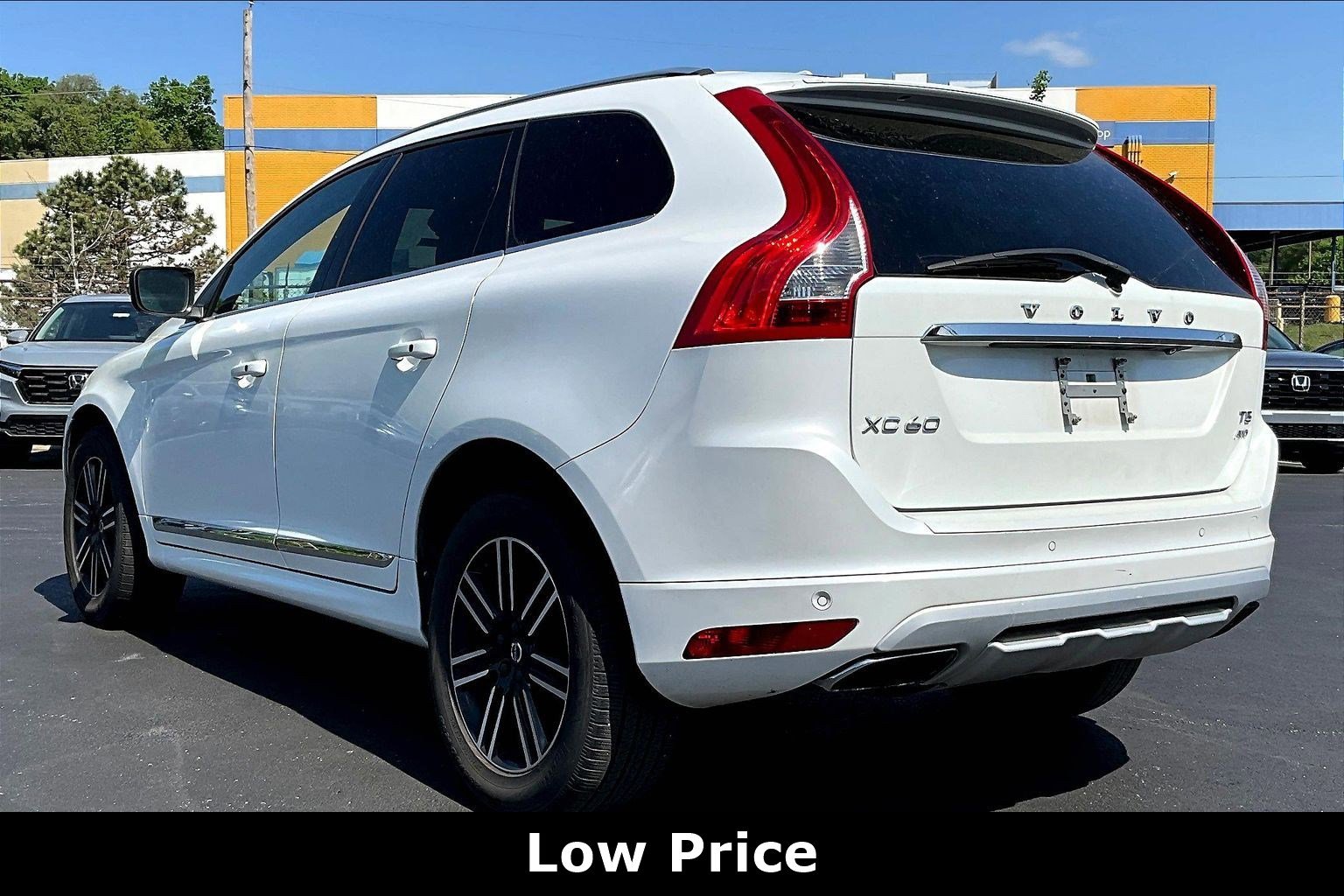 Used 2017 Volvo XC60 T5 Dynamic w/ Preferred Option Package image 3