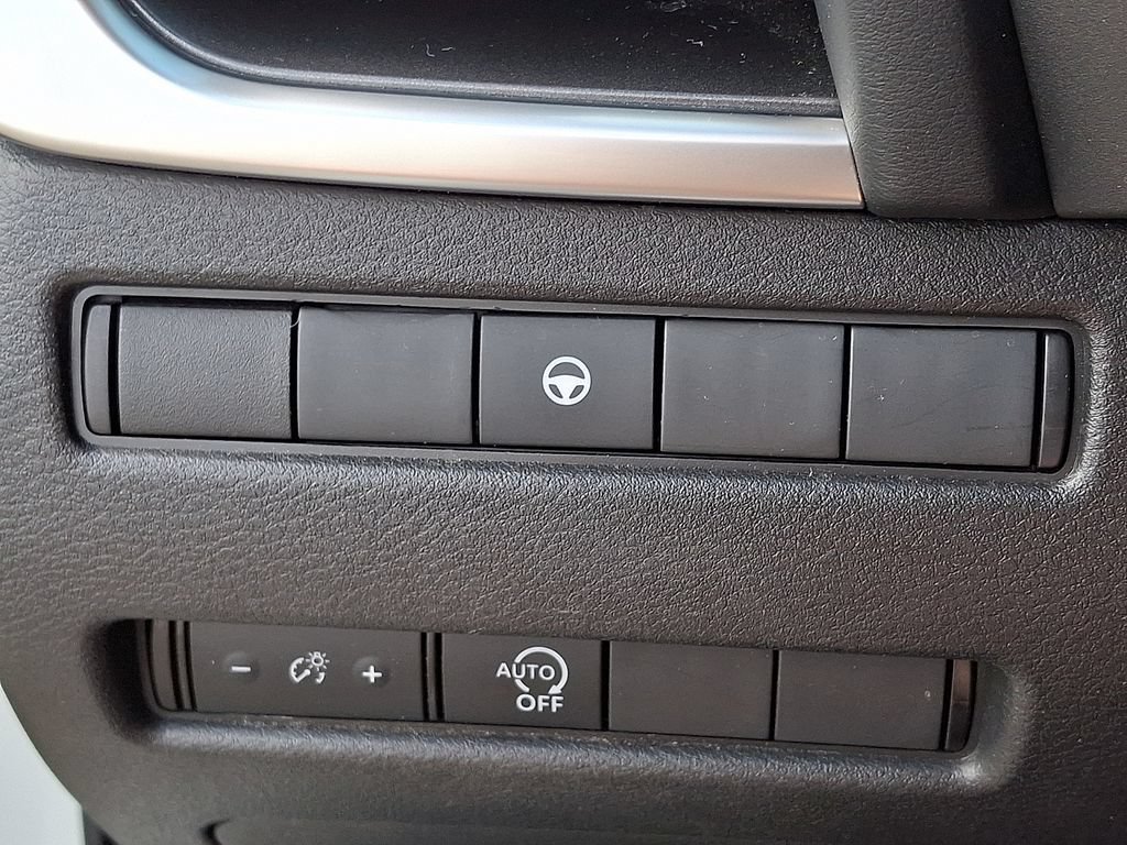 Used 2023 Nissan Rogue SV AWD/4WD image 25