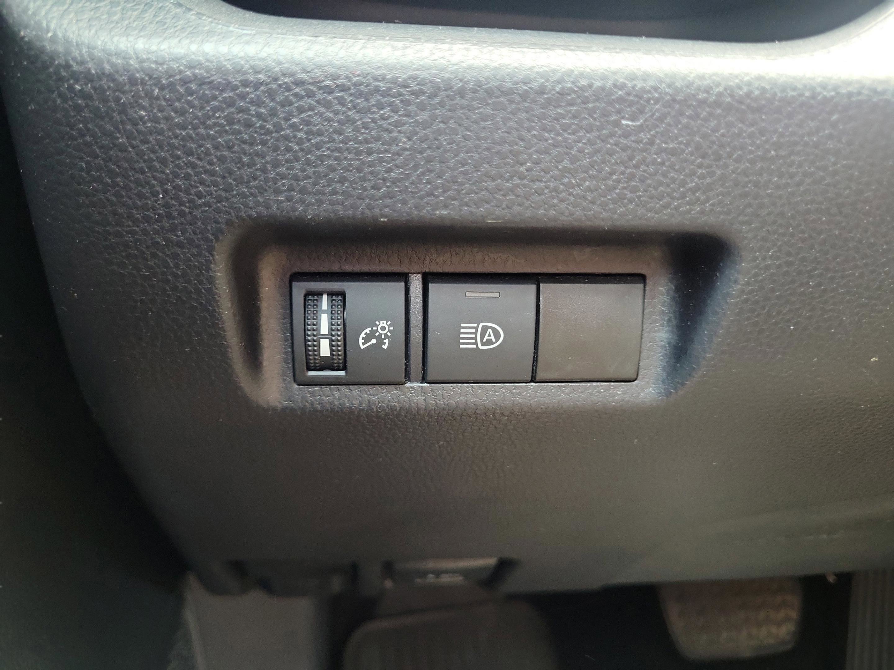 Used 2021 Toyota RAV4 LE FWD image 26