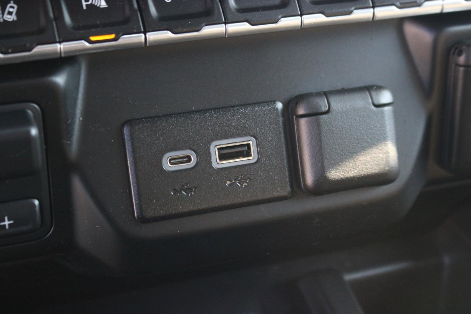 Used 2022 Chevrolet Silverado 2500 LTZ w/ Z71 Chrome Sport Edition image 32