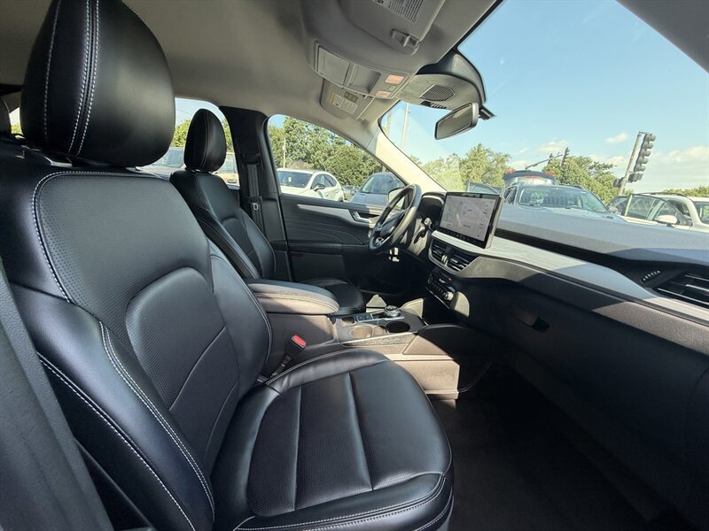 Used 2024 Ford Escape Platinum AWD/4WD image 11