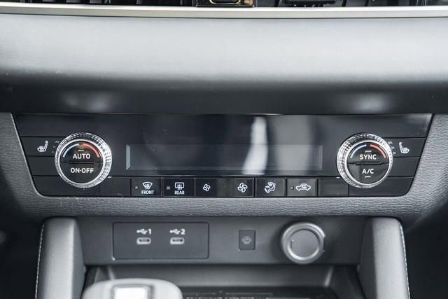 New 2025 Mitsubishi Outlander SE image 23