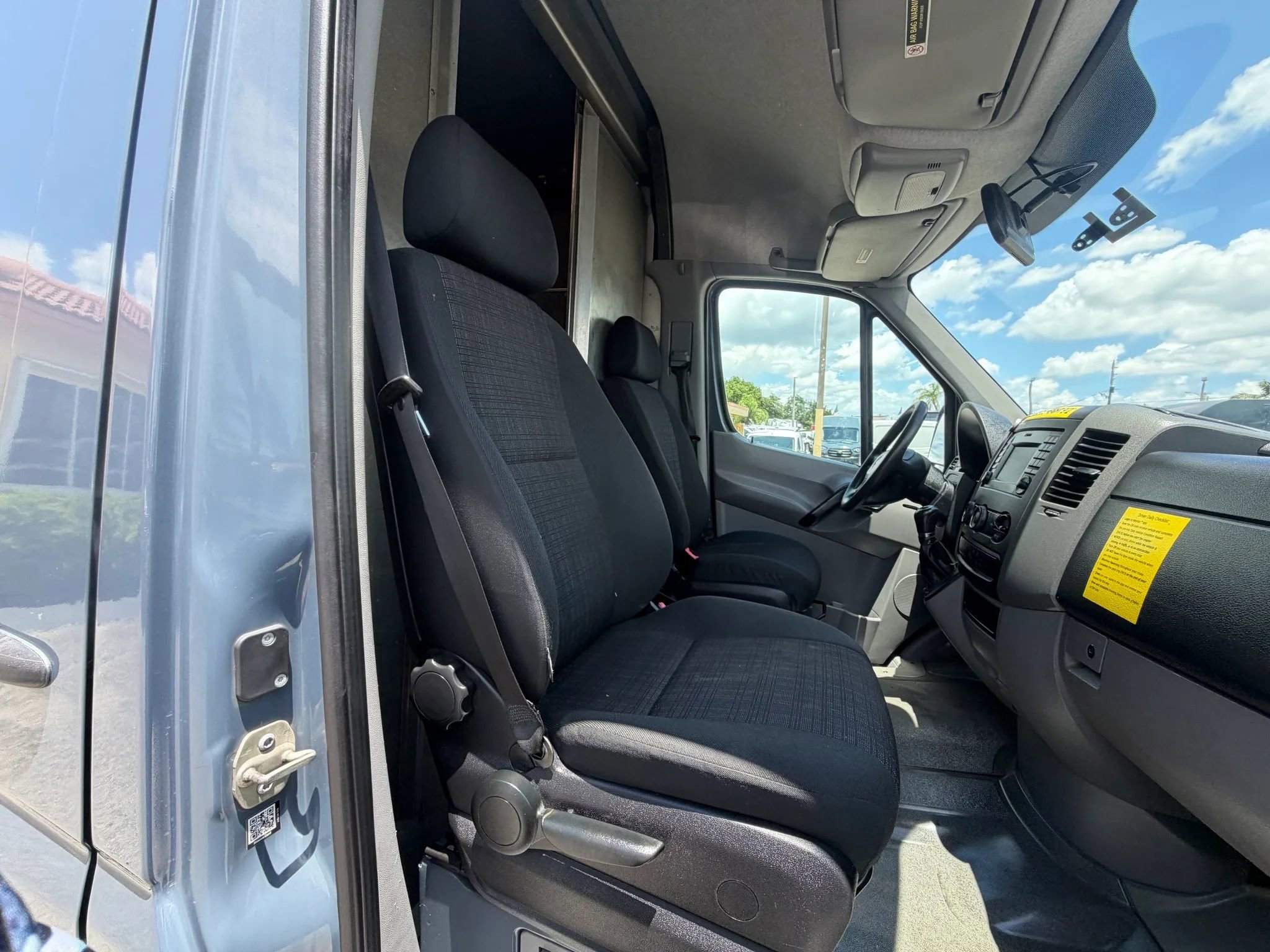 Used 2018 Mercedes-Benz Sprinter 2500 image 19