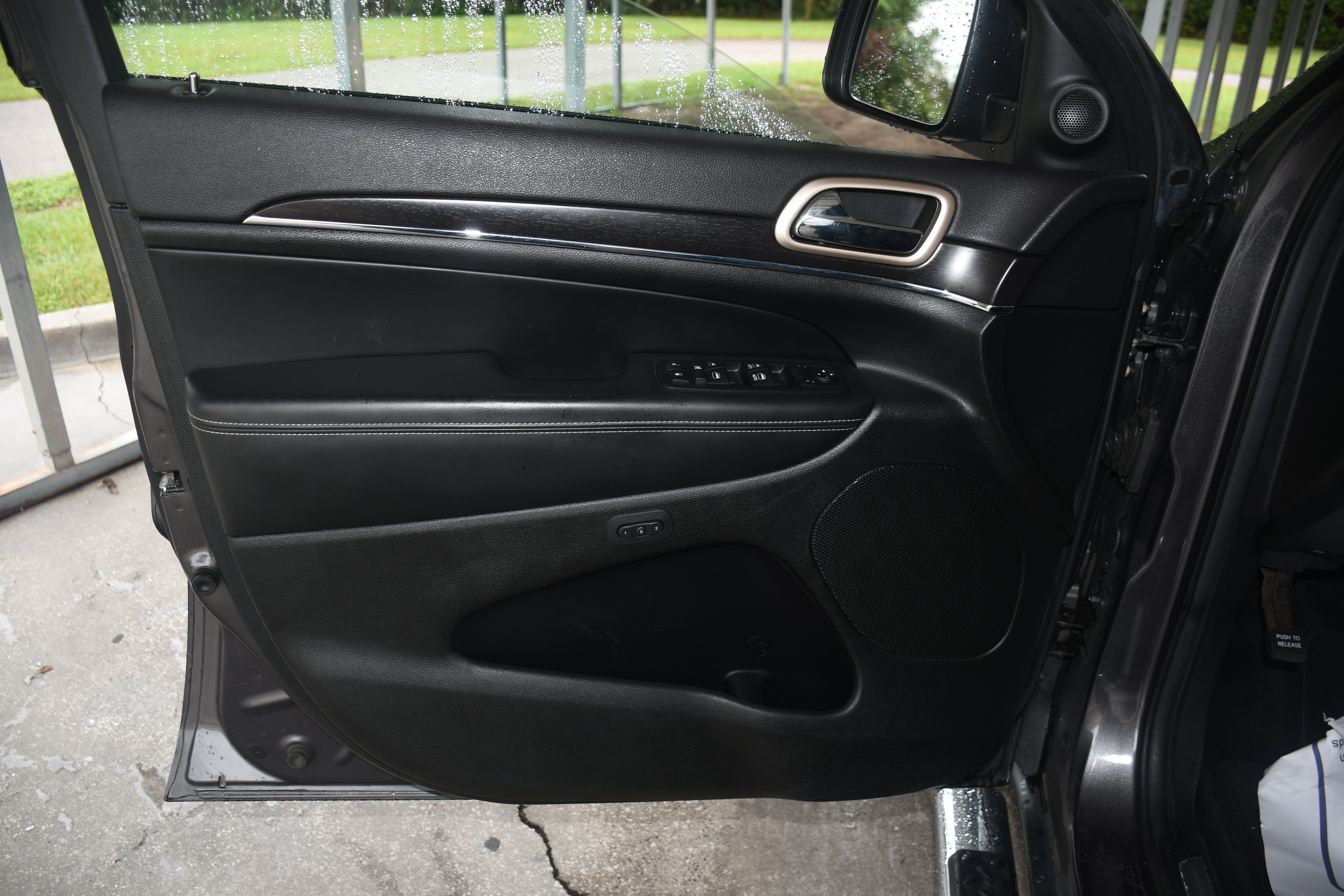 Used 2014 Jeep Grand Cherokee Limited AWD/4WD image 10