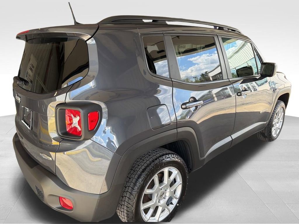Used 2022 Jeep Renegade Latitude AWD/4WD image 5