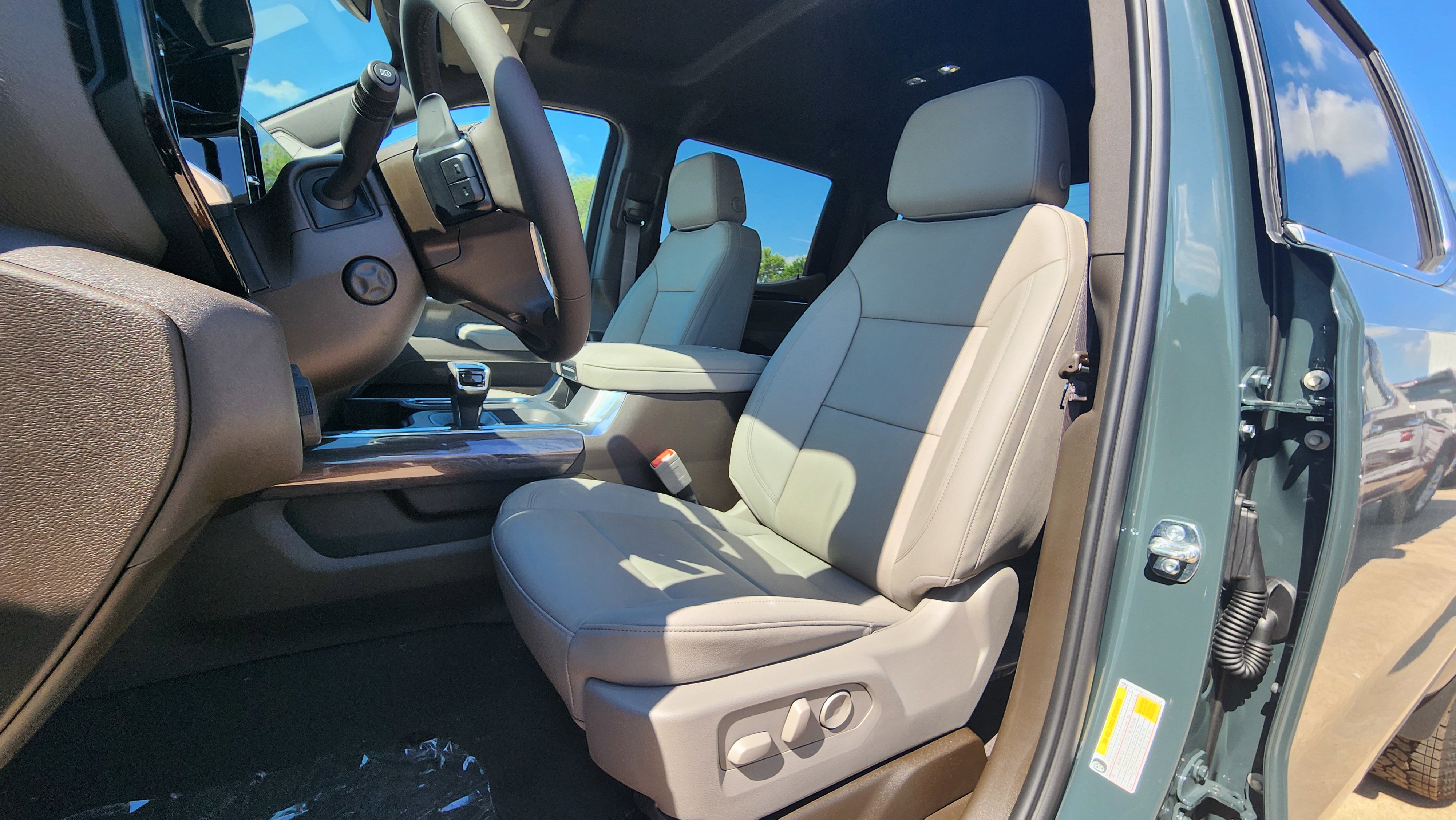 New 2025 Chevrolet Silverado 1500 LTZ w/ Z71 Off-Road Package image 11