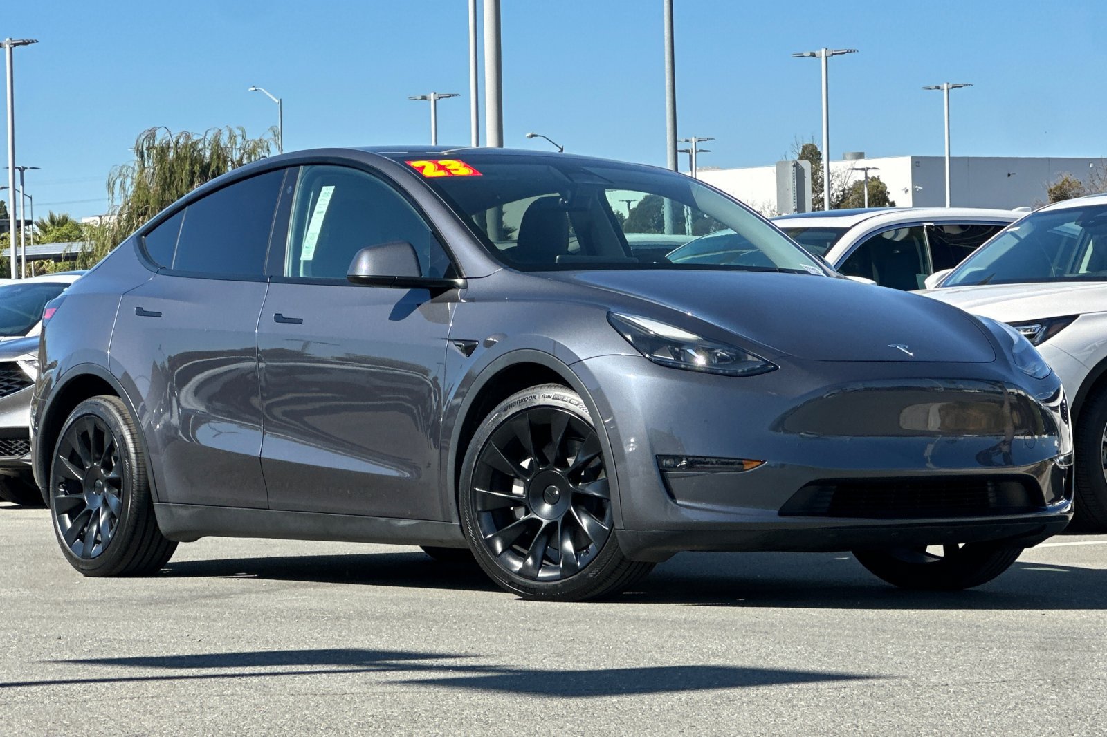 Used 2023 Tesla Model Y Long Range AWD/4WD image 2