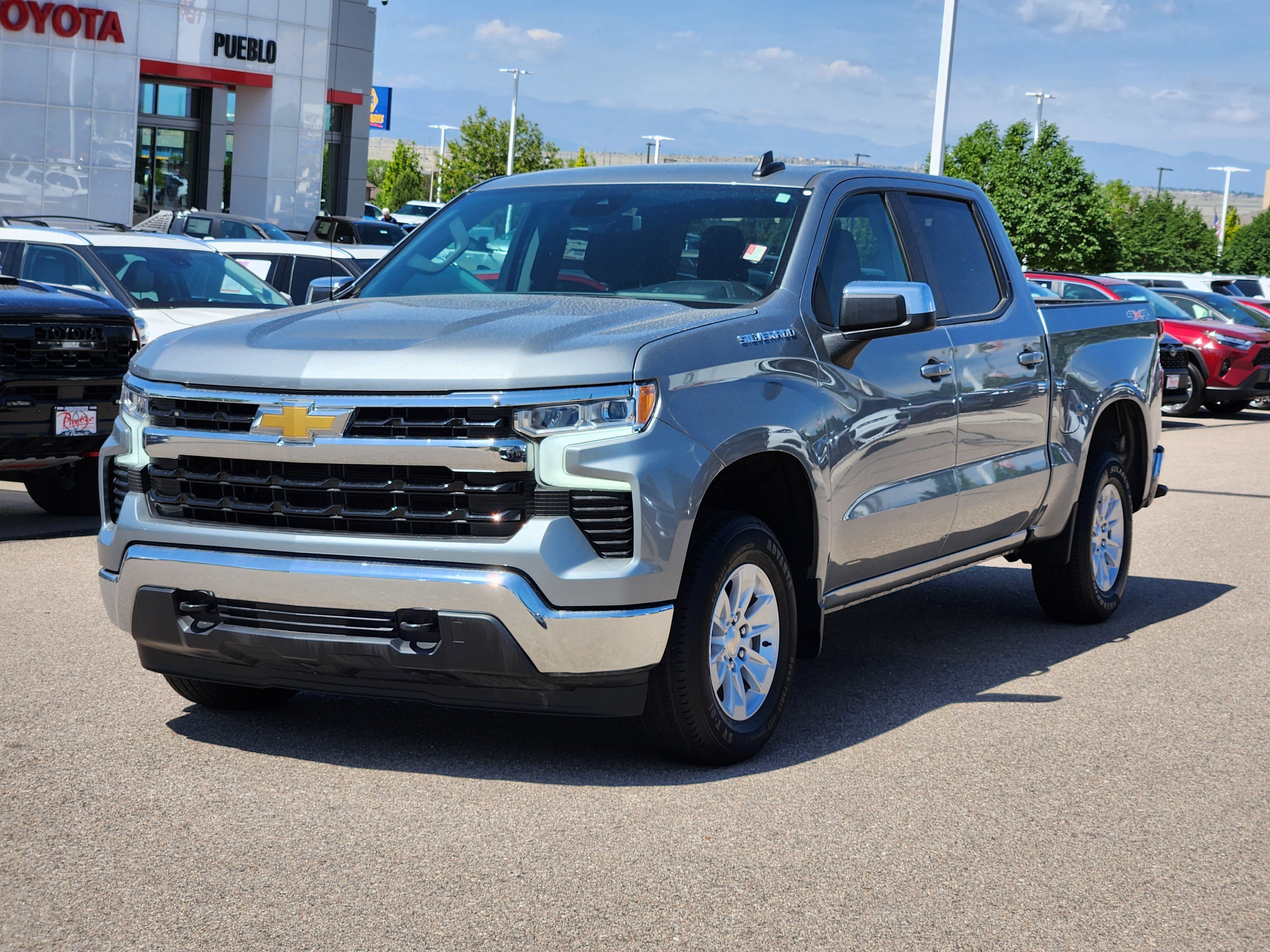 Used 2025 Chevrolet Silverado 1500 LT AWD/4WD image 4