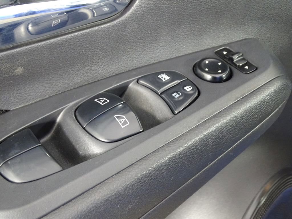 Used 2023 Nissan Kicks SV image 17