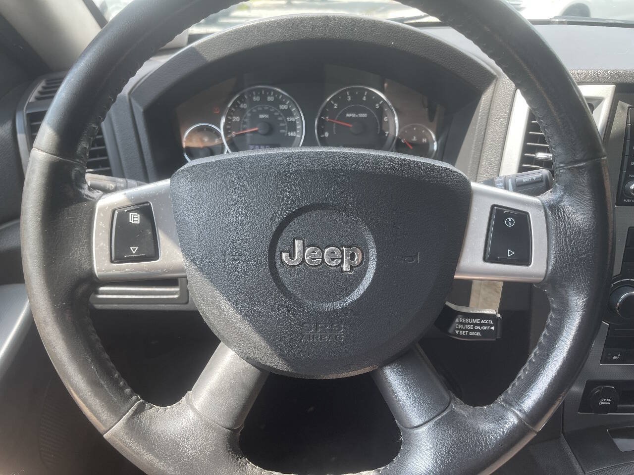 Used 2010 Jeep Grand Cherokee Laredo AWD/4WD image 16