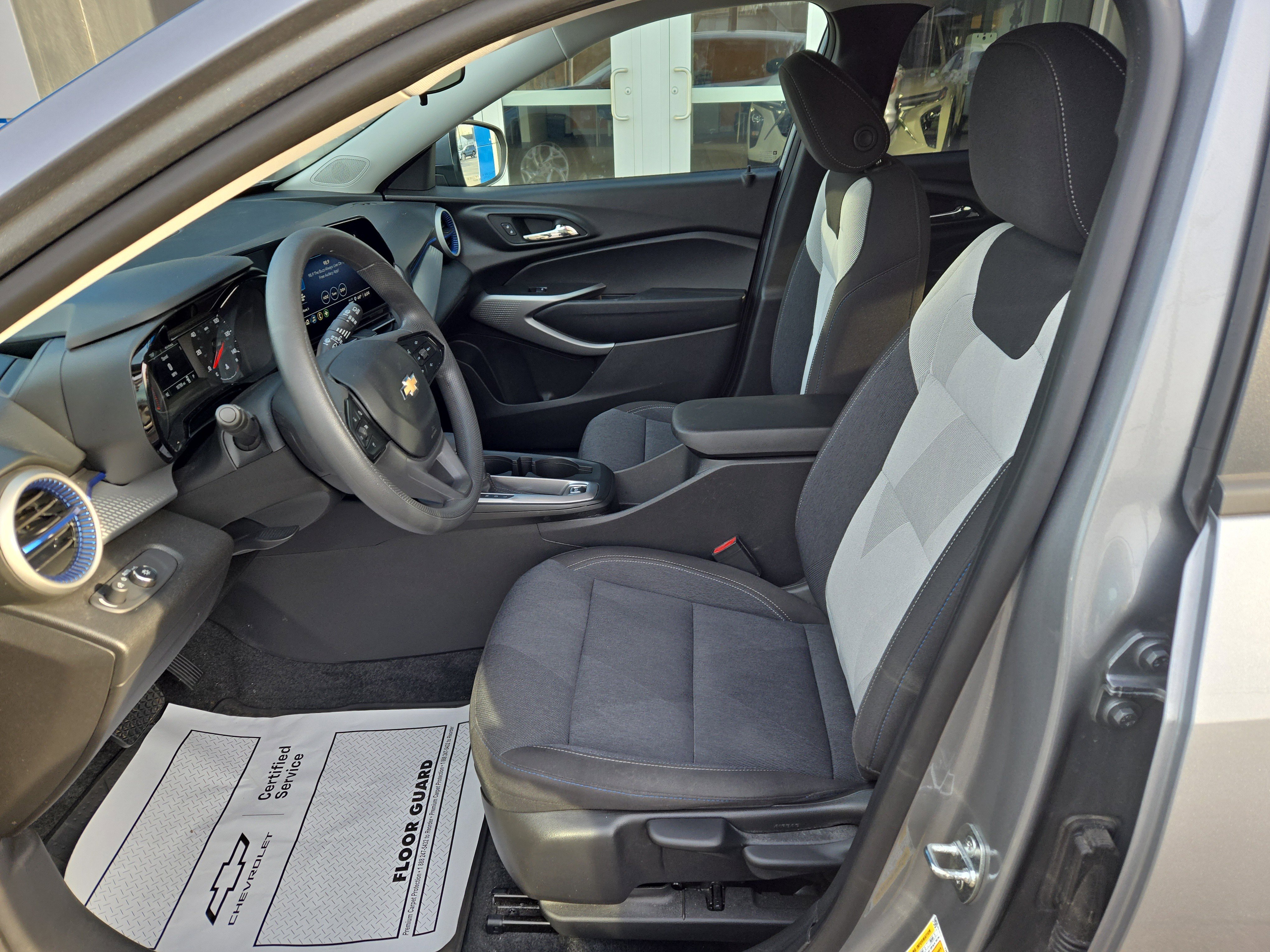 Used 2024 Chevrolet Trax LS w/ LS Convenience Package image 5