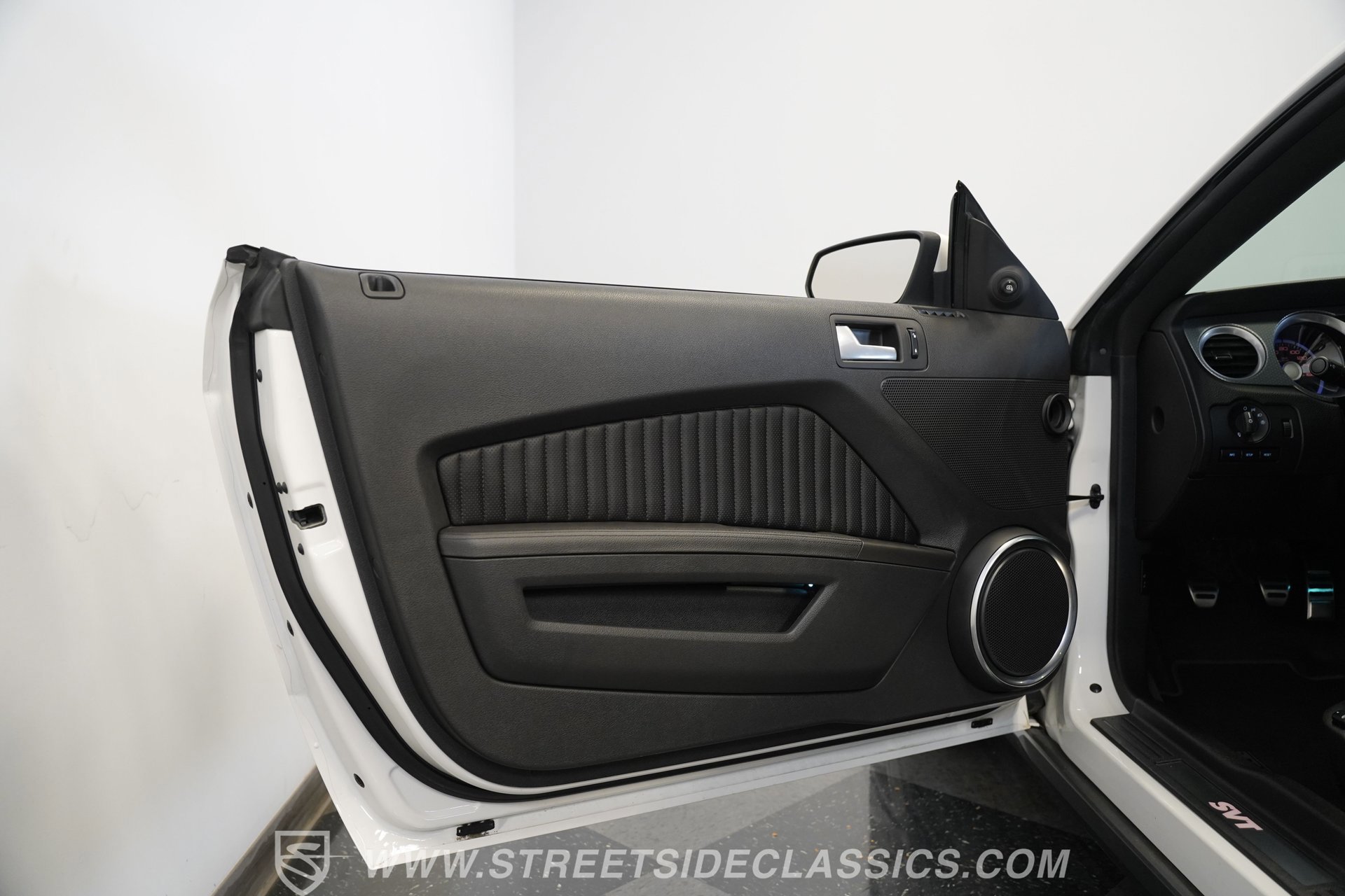 Used 2010 Ford Mustang Shelby GT500 image 36