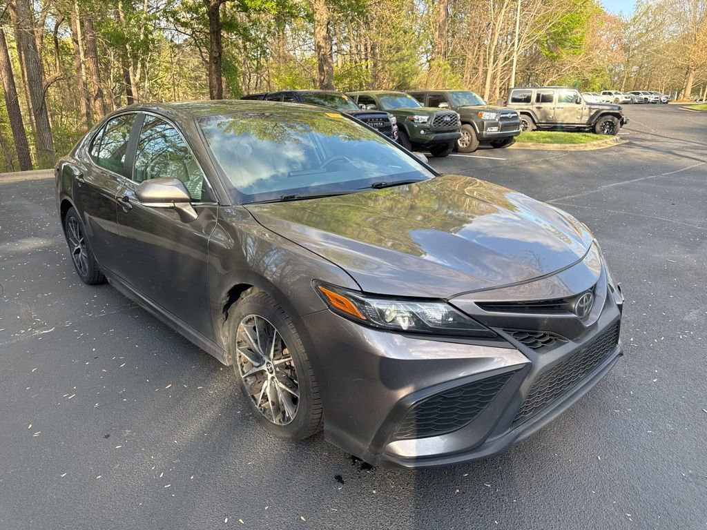 Used 2023 Toyota Camry SE image 1