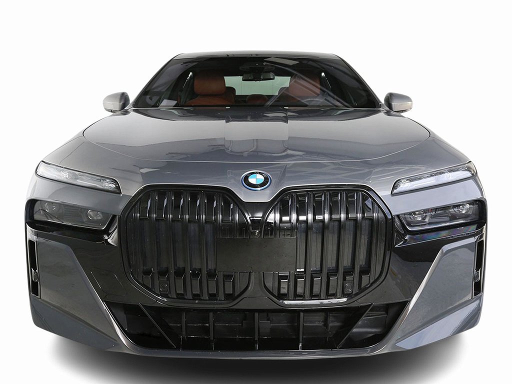 Used 2024 BMW i7 xDrive60 w/ Executive Package image 2