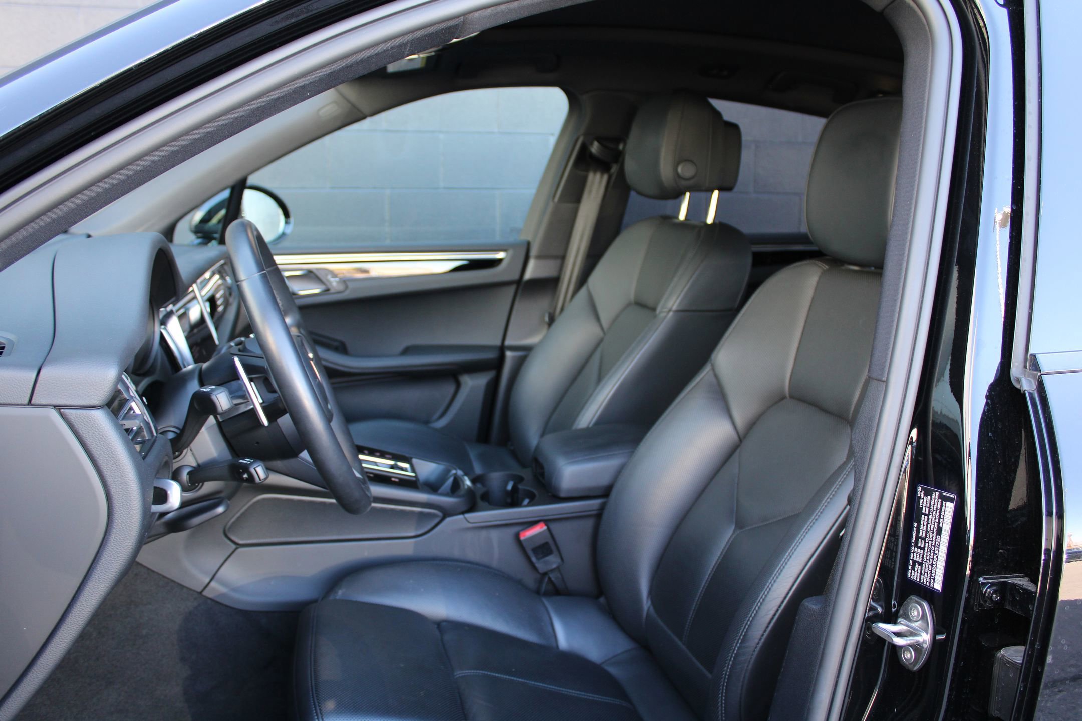 Certified 2023 Porsche Macan S image 4