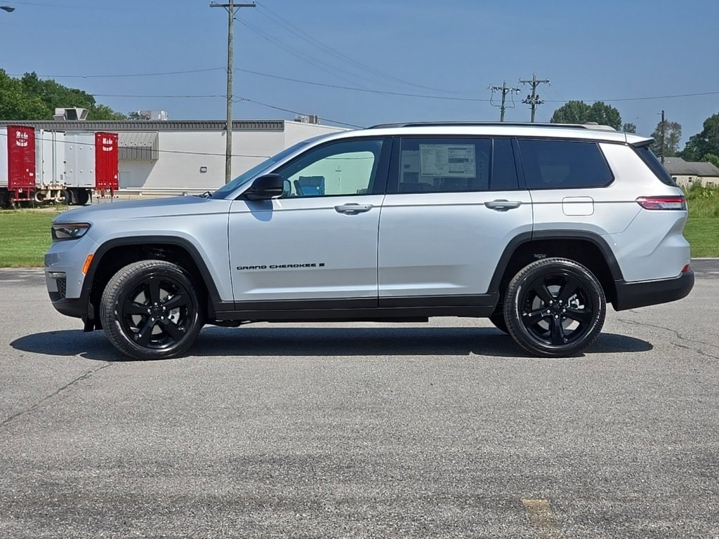 New 2025 Jeep Grand Cherokee L Limited image 4