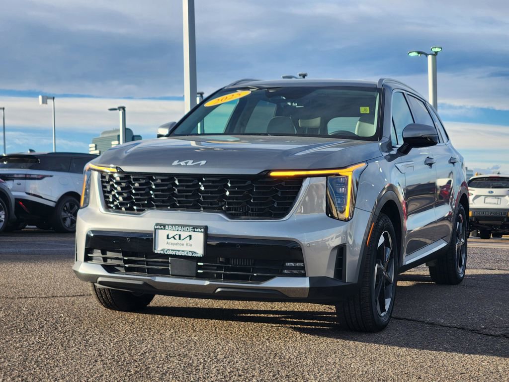 Certified 2025 Kia Sorento EX image 4