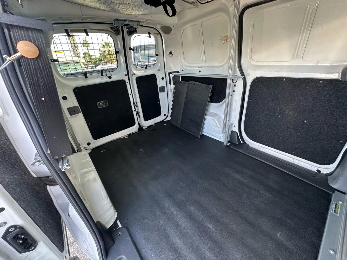 Used 2020 Nissan NV200 S w/ Sliding Glass Door Package image 18