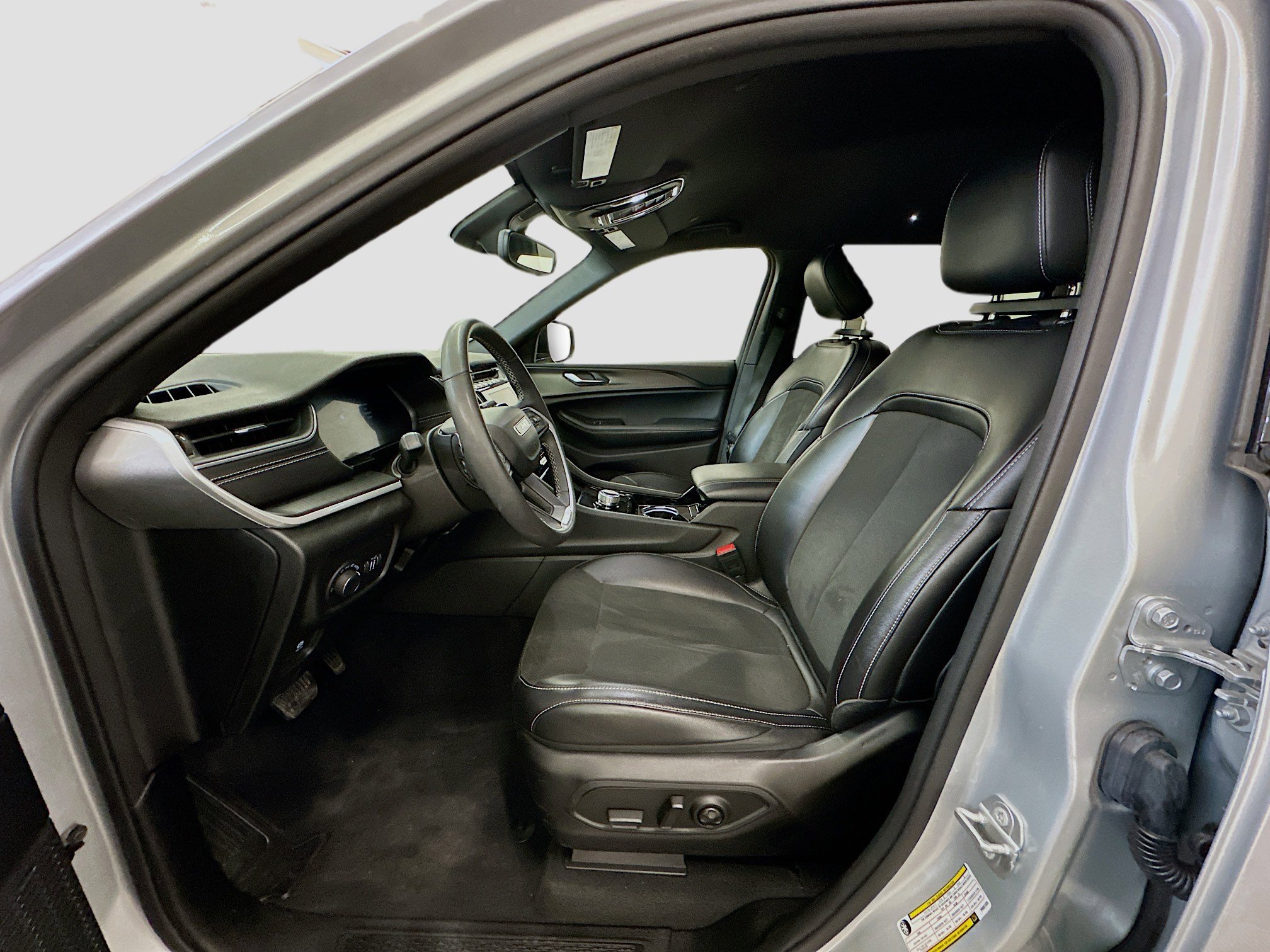 Used 2023 Jeep Grand Cherokee L Laredo image 13