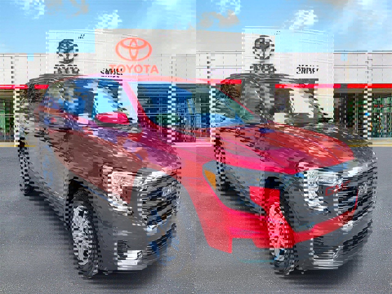 Used 2023 GMC Terrain SLE image 2