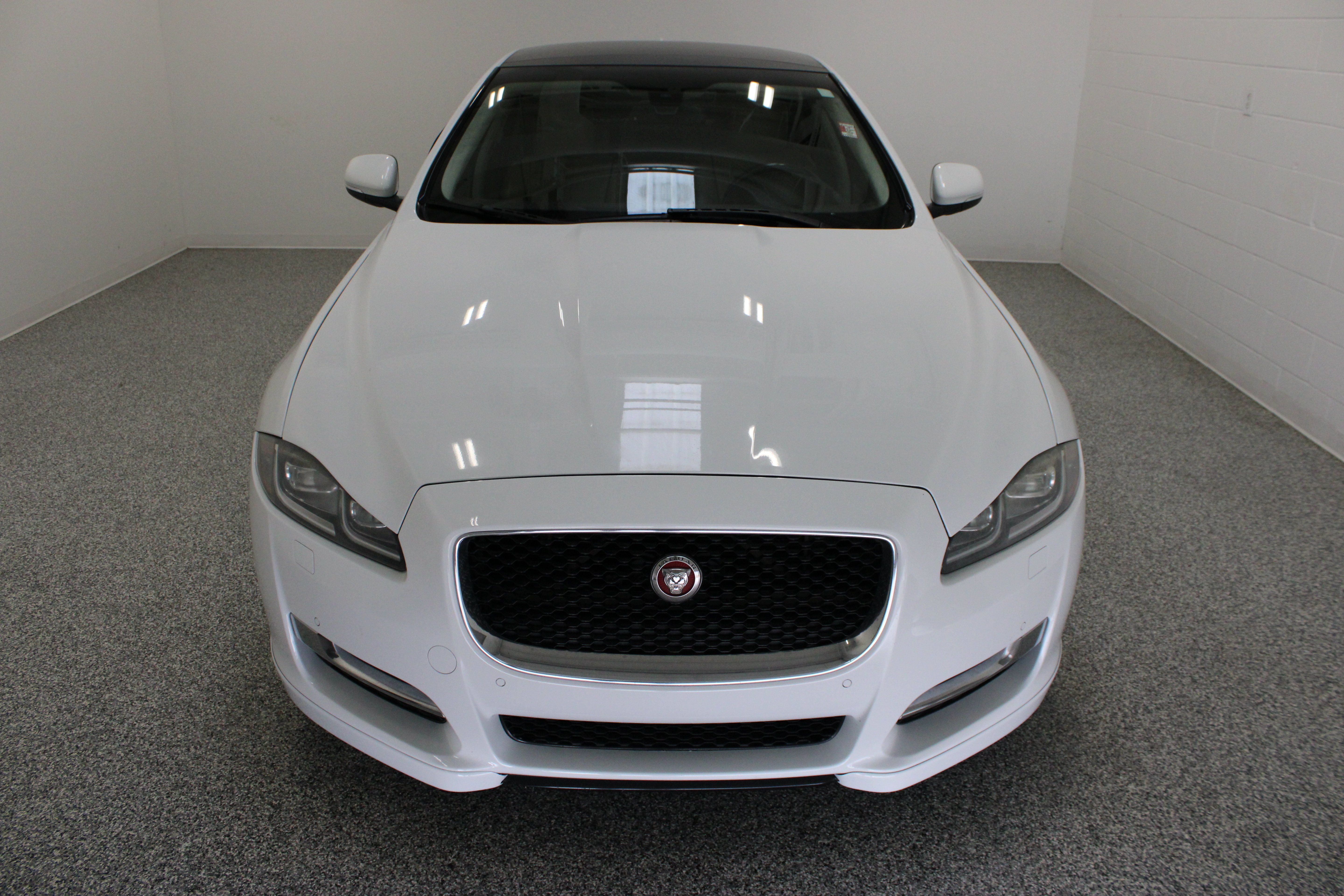 Used 2016 Jaguar XJ R-Sport RWD image 3