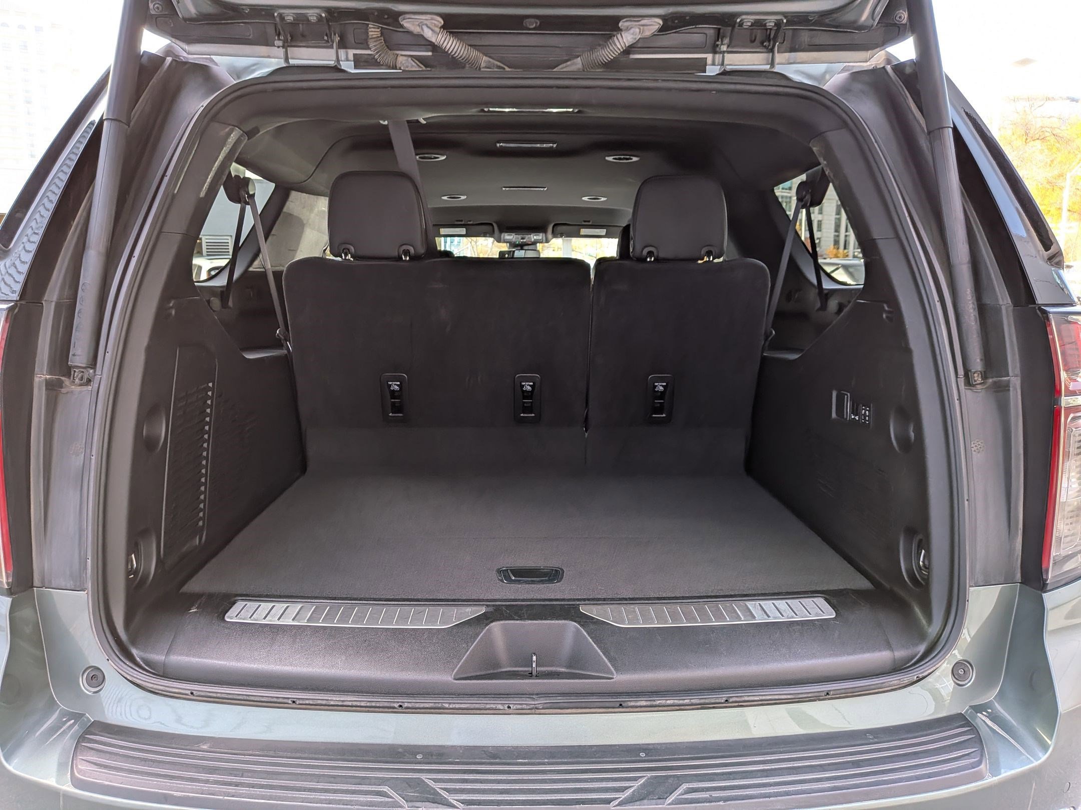 Used 2023 Chevrolet Suburban Premier image 29