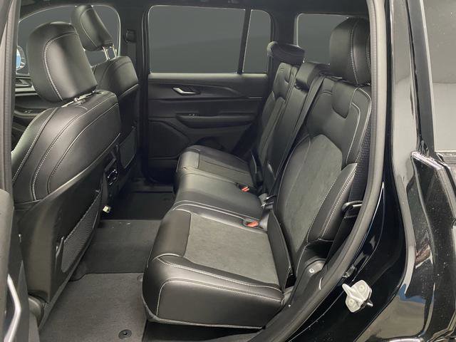 New 2025 Jeep Grand Cherokee Altitude image 31