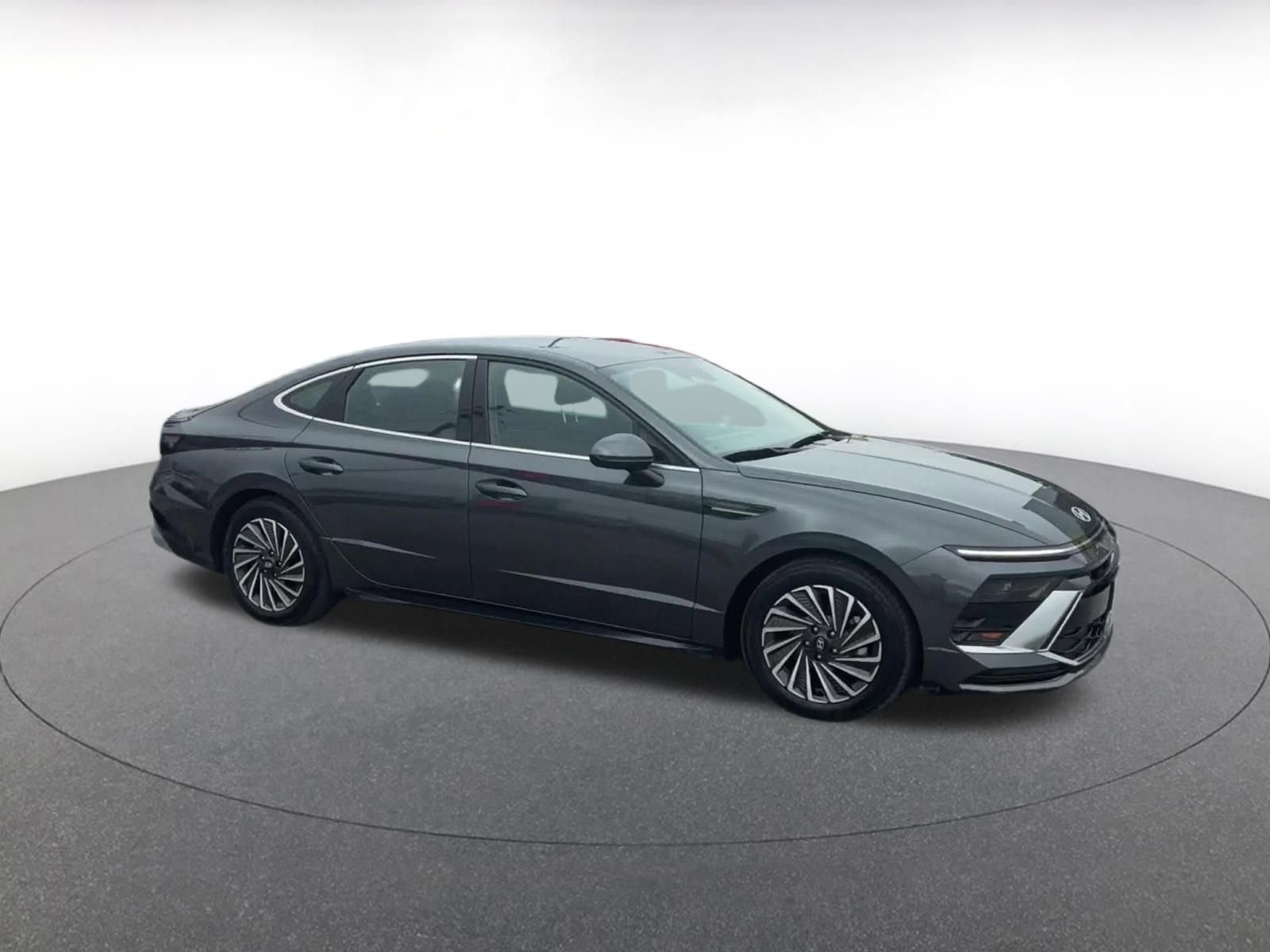 Used 2025 Hyundai Sonata SEL FWD image 2