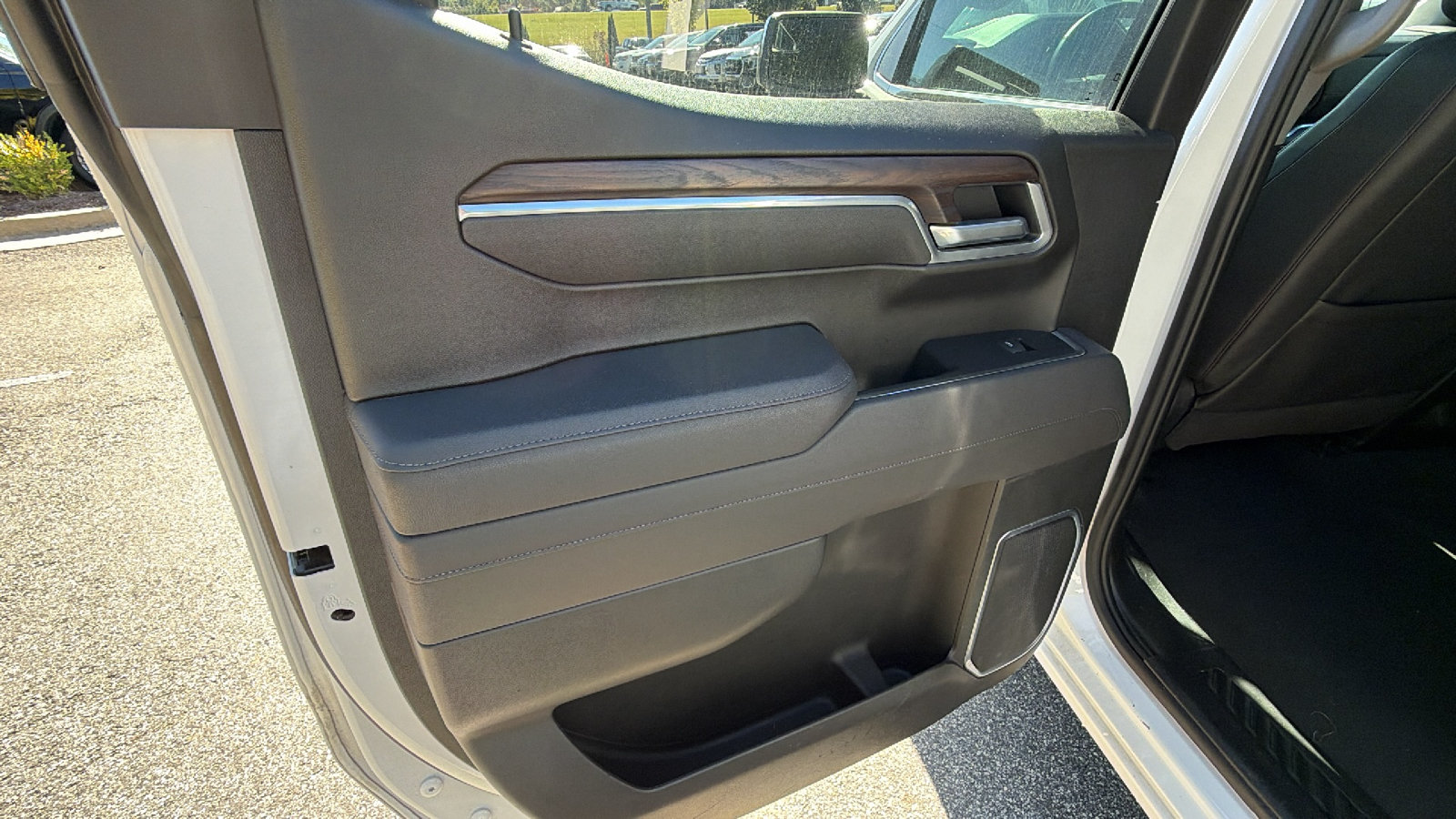 Used 2025 GMC Sierra 1500 SLT AWD/4WD image 22