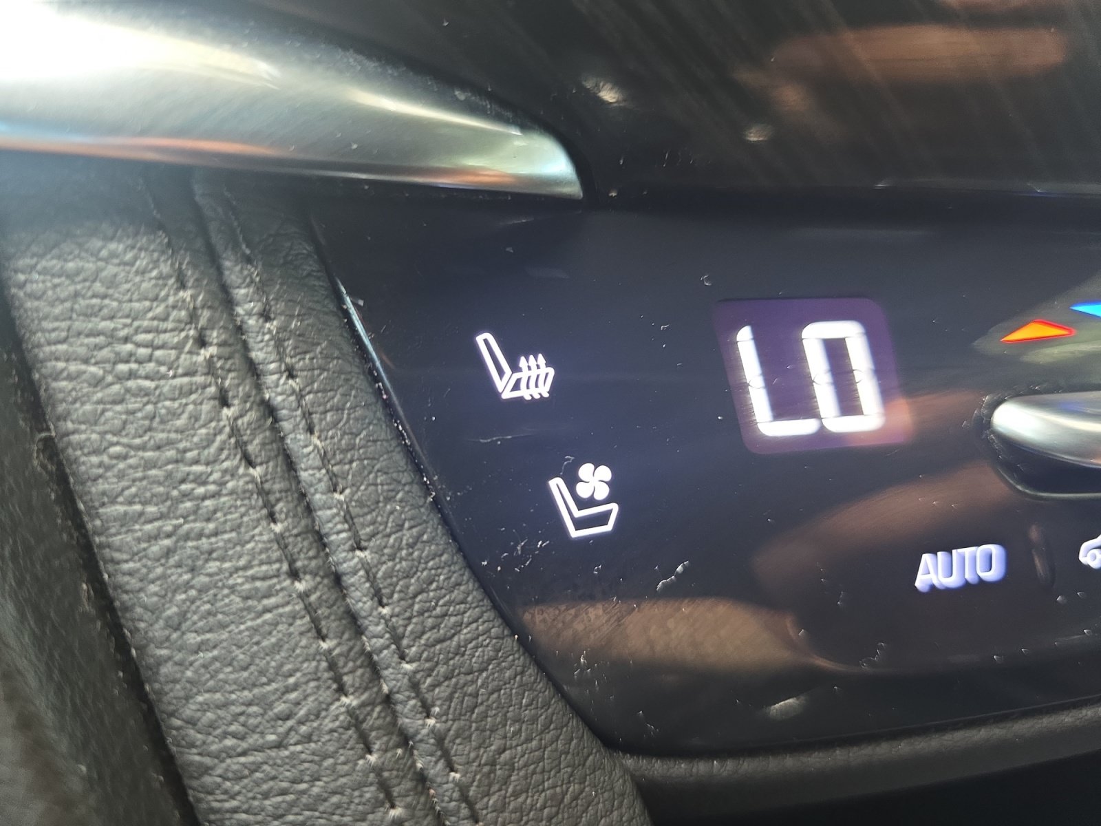 Used 2023 Cadillac XT6 Premium Luxury FWD image 23