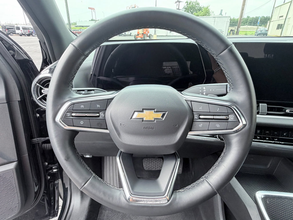 Used 2025 Chevrolet Equinox LT FWD image 12