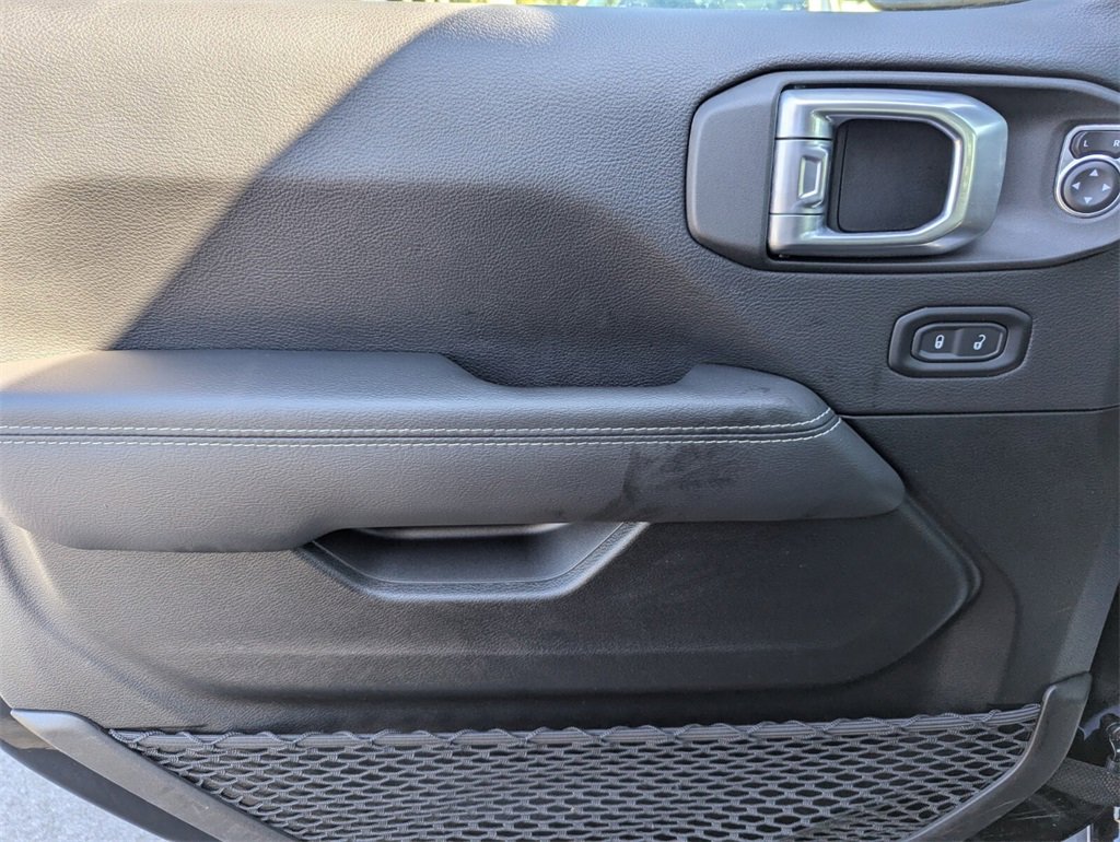 Used 2022 Jeep Wrangler Unlimited Sahara image 24