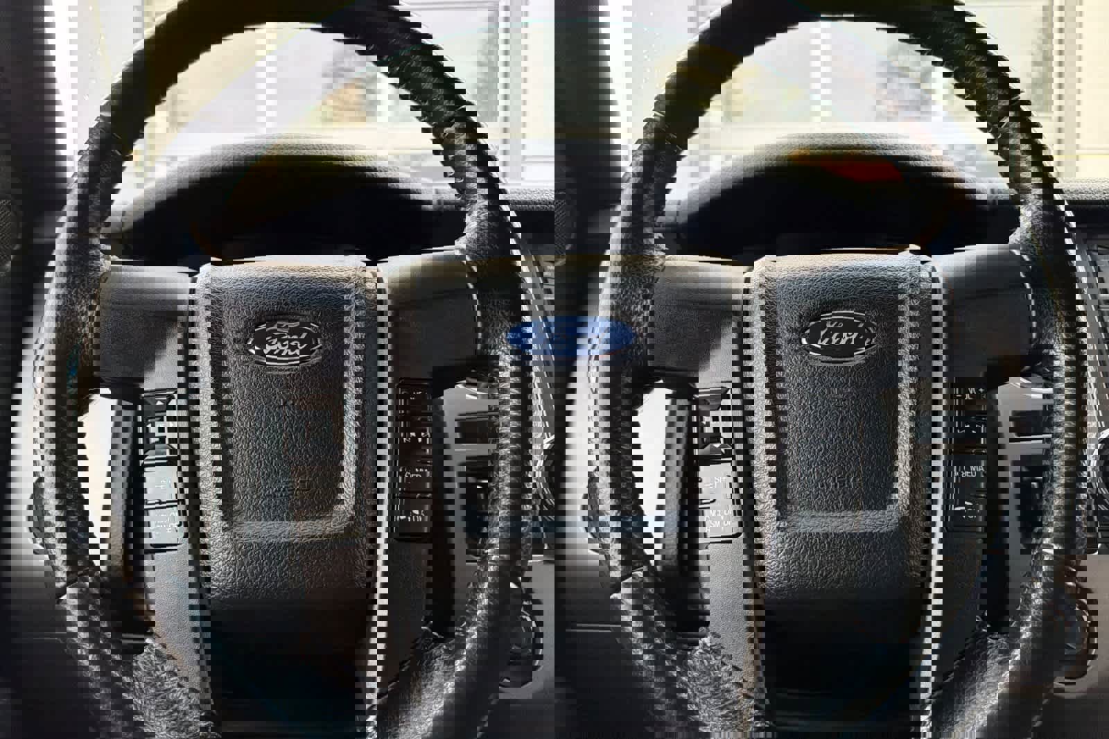 Used 2017 Ford Expedition XLT image 25