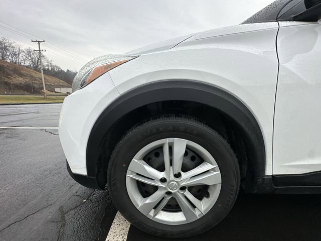 Used 2020 Nissan Kicks S image 20